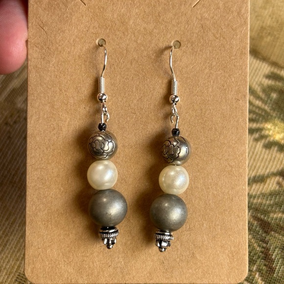 Handcrafted etched silver rose bead dangle earrings - Picture 2 of 4